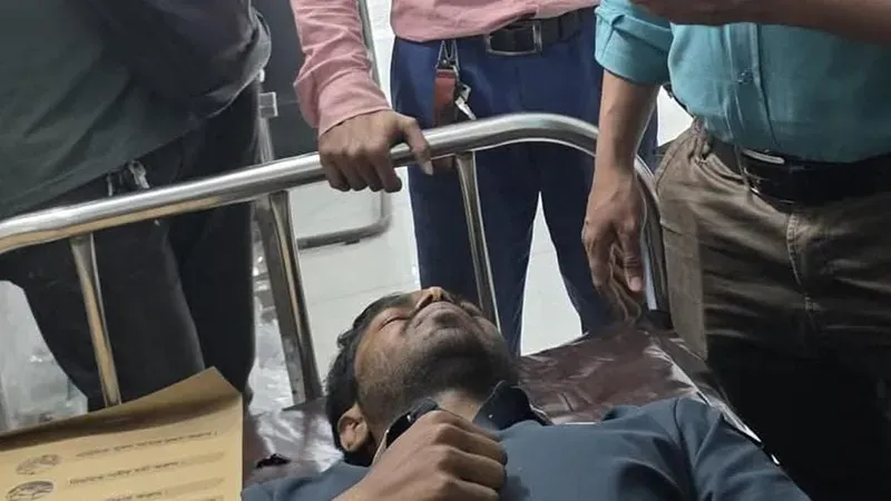 ঢাকা বিশ্ববিদ্যালয় শিক্ষার্থী ও সাংবাদিক মারধরের অভিযোগ: পুলিশ অভিযানে বিতর্ক