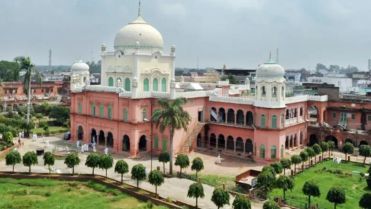 দেওবন্দে গঙ্গাজল ছিটানোর ঘোষণা, উত্তেজনা ঠেকাতে সতর্ক পুলিশ